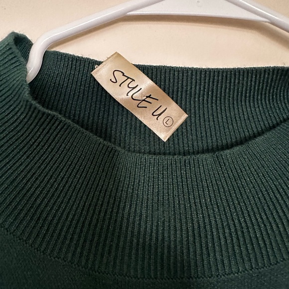 3/$30 ✨ Dark Green Sweater Dress with Belt - Picture 2 of 2